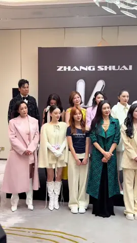 Lý Tiểu Lộ và con gái Điềm Hinh. Bé xinh quá #lytieulo #diemhinh 