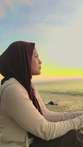 Cuaca di lombok sekarang lagi bersahabat banget buat healing. Apalagi sunset nya indah banget #masyaallahtabarakkallah #sholawat #sholawatestetik #quotesislam #sunset 