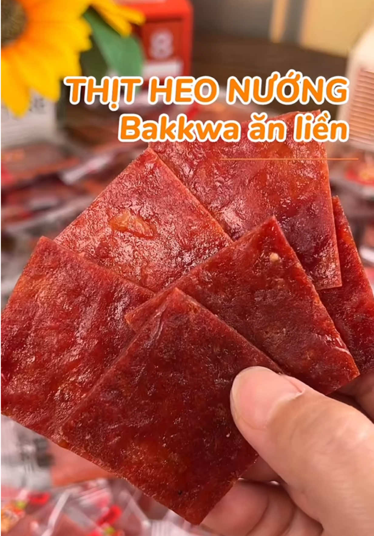 Bạn ăn thử thịt nướng bakkwa này chưa? Thấy đang ưu đãi nên Chang mua về ăn thử nè, vị ăn cuốn lắm nha, thịt dai có vị ngọt, được sấy khô nên rõ từng sớ thịt luôn á. Đang được ưu đãi nè các nàng muốn thử thì mua cho lợi nha #bakkwa #thitnuong #threesquirrels #food #xh  @ChAnG vs BeN 