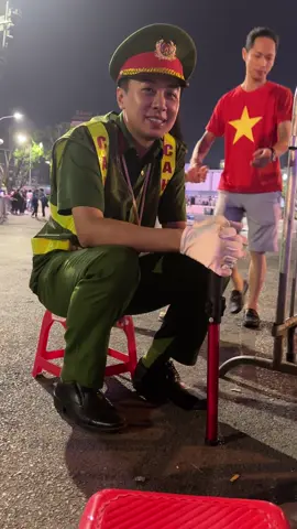 Cho các bác nghe suộc của Minh Đức nè =)))) cũng ghê lắm ấy  Anh có 1000 người yêu, 999 vợ 😝😝😂 #minhduc #A80 #tuhaovietnam #tetdoclap #RangRoVietNam 