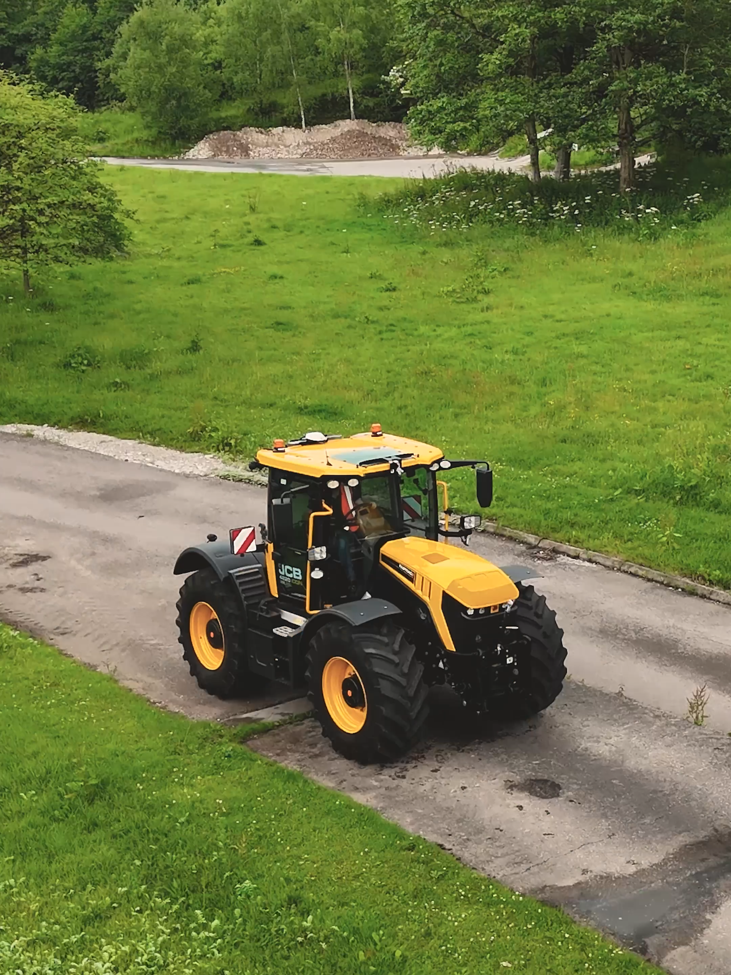 Through its paces. @landpowertv recently joined us for an insight into the testing and development of the JCB Fastrac.