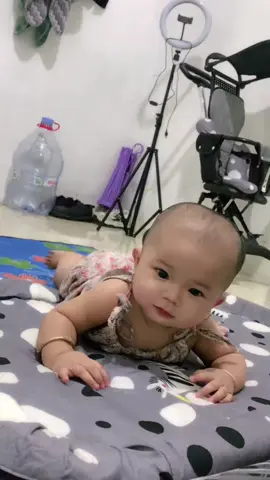 resiko jauh dr orgtua.. lg sakitt gabisa mnta tlg buat jagain ade jenn🥹 suami kerjaaa … untung si cantik ini baikk pinterr ga rewell.. sehat2 anak bunn🤲🏻❤️