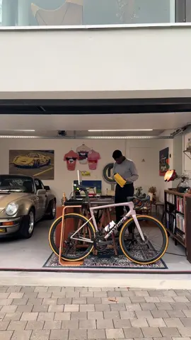 RIDE, WORK, LOVE 🔂 . . . #cycloporschist #specializedsl8 #iamspecialized #campagnolo #campagnolosuperrecord13 @Specialized Bicycles @Porsche  @Campagnolo Official     