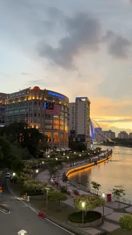 Putrajaya 🤍 This place has always been my little escapism… 2023 was one of the toughest years of my life, and after work I would always drive here. For a moment, the weight I carried felt lighter. #putrajaya #malaysia #fyp #healingvibes