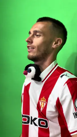 Y qué hago con el 🐧 😂. #RealSporting #footballvideo #footballtiktok #tiktokfootballacademy #viral 