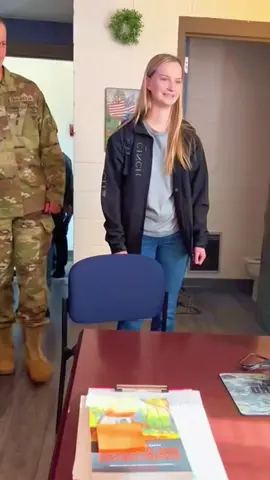 #soldiercominghome #cominghome #surprisefamily #surprisefamilyreaction 