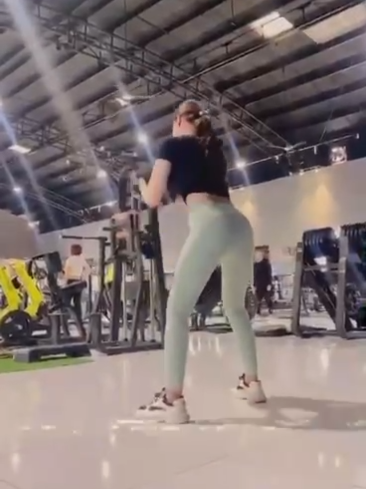 Em chăm chỉ nhất phòng tập ...