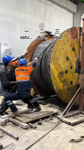 Yi’ er san mereka berhitung untuk puling kabel . #pulling #electric #cable  #fypp #baung 