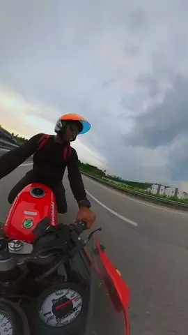 Layan LIC di senja hari✌️#takdirallah #2strokelover #2strokelover #rr150😎lover #rr150malaysia 