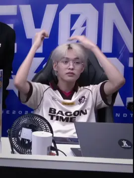 หัวขาว ใส่รีหล่อส่ะใจมาก #kimsensei #kimsenseiชอบกินแตงโม 