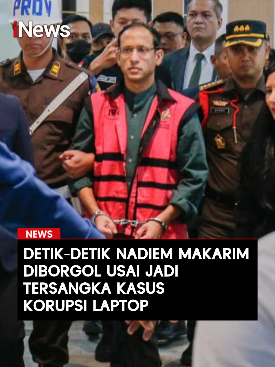 Mantan Menteri Pendidikan, Kebudayaan, Riset dan Teknologi Nadiem Makarim ditetapkan sebagai tersangka korupsi laptop dengan kerugian negara mencapai Rp1,9 triliun.  Penetapan tersangka dilakukan oleh Kejaksaan Agung (Kejagung). Usai ditetapkan tersangka, Nadiem langsung mengenakan rompi pink dan resmi ditahan di Rutan Salemba per Kamis 4 September 2025.  Menurut Dirdik Jampidsus Kejagung, Nurcahyo Jungkung Madyo, Nadiem akan ditahan di Rutan Salemba selama 20 hari ke depan sejak ditetapkan tersangka. Penahanan dilakukan demi kepentingan penyidikan.  Baca selengkapnya di sini:  https://www.inews.id/multimedia/video/nadiem-makarim-tersangka-korupsi-laptop-negara-rugi-rp19-t #NadiemMakarim #Korupsi #Laptop #Kemendikbud #Kejagung #Nadiem