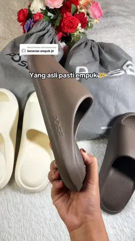 Membalas @marthabakmanizz yang udah punya koleksi ini absen dulu tuk #posee #sandalposee #sandalviral #sandalposeeviral #sandalwanita 