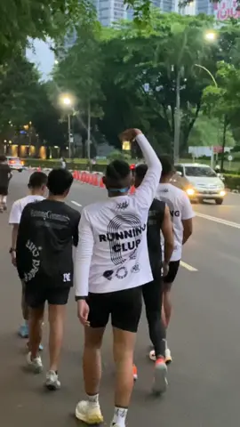 udah kalcer belum?🤔#runningclub #Running #pelarikontenbinsik🏃‍♂️ 