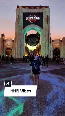 Love ya @Halloween Horror Nights #spookyseason #halloween #spookygirl #hhnorlando #halloweenhorrornightsorlando 