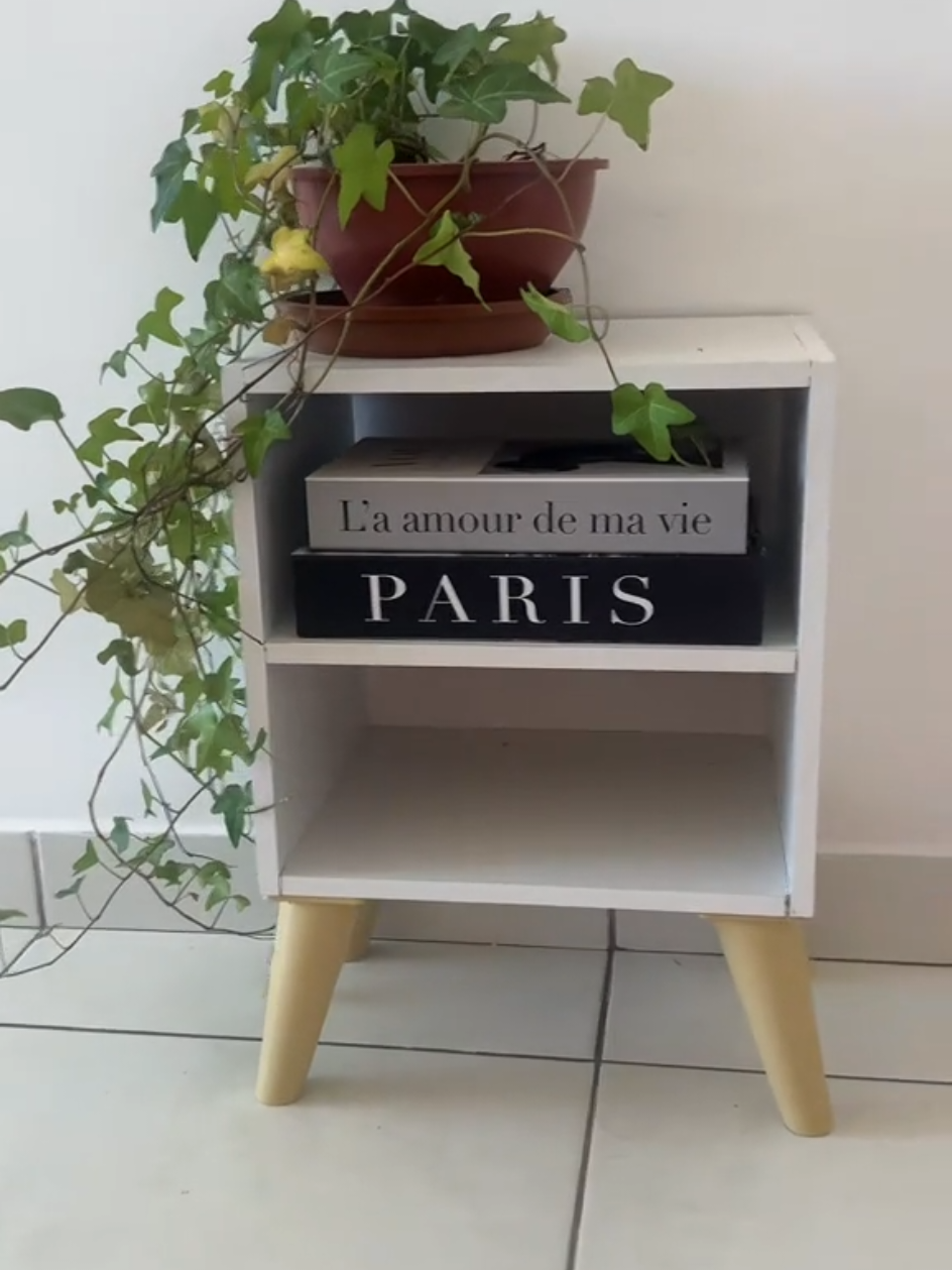 Mesa de Cabeceira Retro para Quarto Casal ou Solteiro Nicho Decoração Palma. Compre na Shopee agora! https://s.shopee.com.br/7fQCFbEAjC #mesa #quarto #cabeceira #top #casanova 