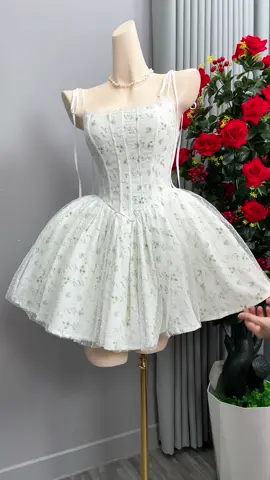 Trả lời @꧁༺ Mỹ  ᥫᩣ Linh ༻꧂  Mẫu mới đẹp quá chị e uiii #vayxinh #vaythietke #vayditiec #phoidoxinh #xuhuong 