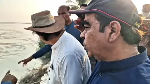 Visited the Tori and KK embankments along with my friend and MPA Nadir Magsi, accompanied by the District Administration and other rescue officials. The Sindh Government is committed to protecting our people, and we are closely monitoring the flood situation arising from Punjab. #Floods #Sindh #PPP #Viral #fyp 