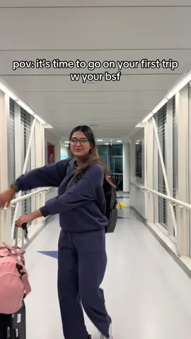 no parents 🥳 @jamila  #fyp #besties #travel #france #relatable 