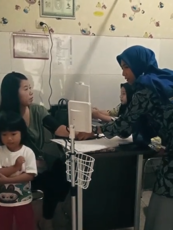 Persit Inspiratif: Peran Ganda Istri Prajurit, Mendukung Tugas Suami seraya Mengukir Pengabdian Luhur dalam Pelayanan Kesehatan Masyarakat https://www.instagram.com/reel/DOOMUibE0V6/?igsh=M3g5ZDJncnh2dHlw #pendim0622kab #makodim0622 #persitkartikachandrakirana #persitinspiratif #kisahinspiratif 