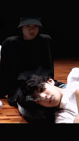 taehyung sitting on jungkook's lap #taehyungonjungkooklap #taehyung #jungkooklap #taekookedit #taekooklovelymoments 