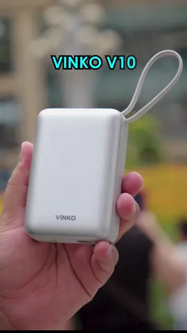 Pernah ngalamin powerbank disita di bandara? 😱 Ternyata sekarang ada aturan baru, terutama di China ✈️ Powerbank yang tidak punya logo CCC Certified bisa langsung ditahan Aviation Security. Makanya aku selalu bawa VINKO V10, karena aman banget. ✔️ Ada logo CCC Certified ✔️ Kapasitas besar 20.000mAh ✔️ Built-in kabel Lightning & Type-C ✔️ Bisa charge 4 device sekaligus 🔋 ✔️ Fast Charging 22.5W 🚀 Traveling tenang, gadget tetap aman, gak takut disita! Yuk cek Keranjang lagi diskon sampai 50%! 🔥