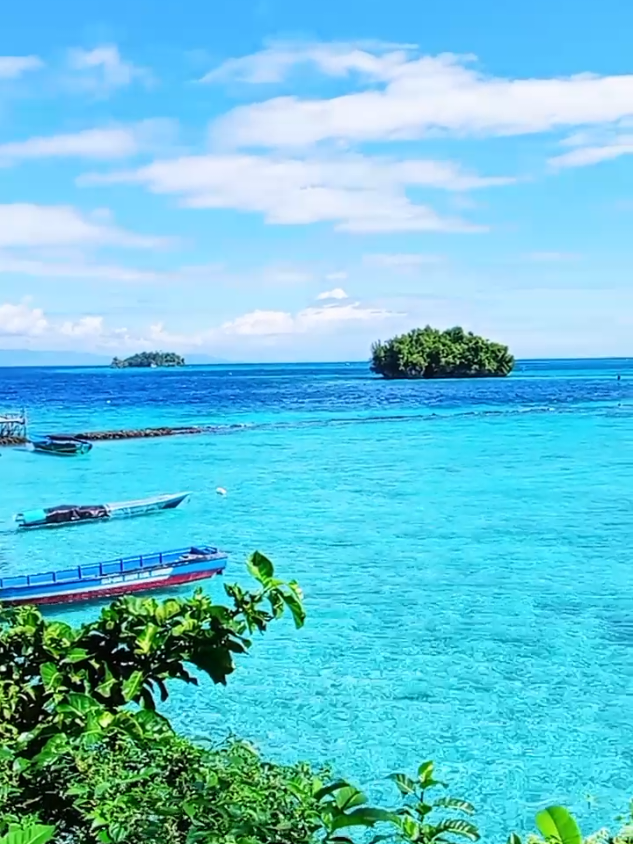 Lalanday Lagoon 🤩  Banggai Kepulauan  Sulawesi Tengah_ Indonesia 🇮🇩  📱+62 821 9587 0626 for more info 🙏  #travelling #tourism #tourist #guide #cave