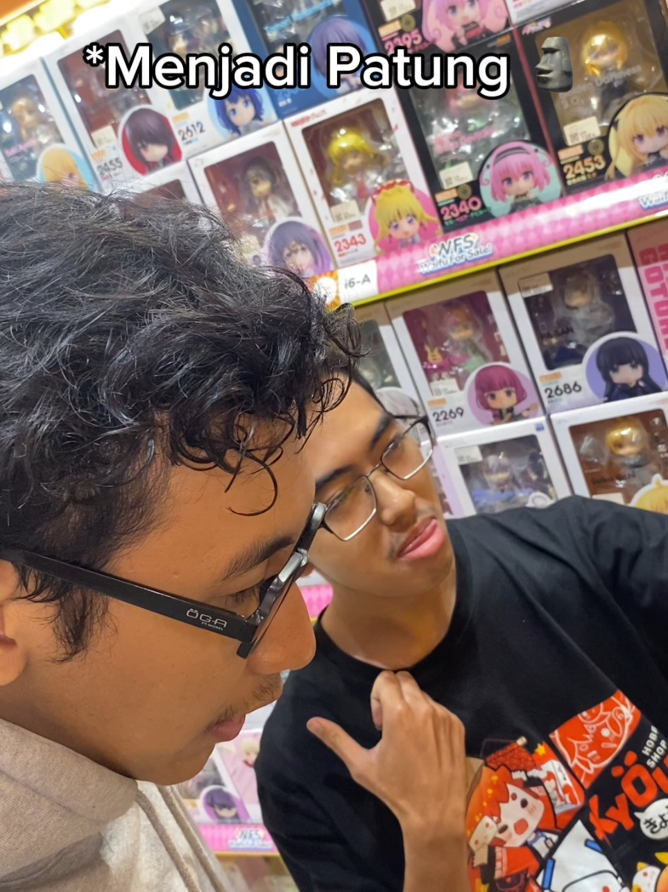 Woilah rek Kasirnya loh sampai mematung 🗿 Di Kyou Hobby Shop itu menerima pembayaran via Cash, Card, dan Qris ya rek 😇🙏🏻 Masak bayar patung pake patung 🗿 #meme #komedi #wibu #kyouhobbyshop #figure 