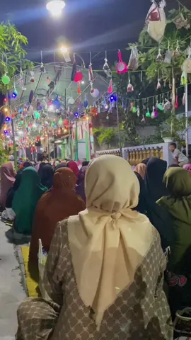 Tradisi royok royok jajan, perdapuran yg di gantung” saat Maulid Nabi, kalau di tempat kalian gmna, sama kah ? #maulidnabi #fyp #viral #tiktok #maulidnabimuhamammadsaw 