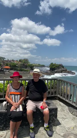 ✨ Beautiful Blue sky at Tanah Lot with my lovely guests from Melbourne 🇦🇺🙏 Exploring Bali’s magic together 🌺🌊 #TanahLot #BaliTourGuide #MelbourneToBali #ExploreBali #BaliExperience  @Bali Jour 