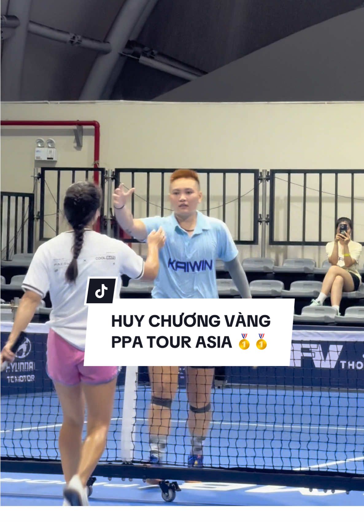 Sau tấm huy chương đồng đôi nam nữ 19+ trong ngày thi đấu đầu tiên của PPA Tour Asia – MB Vietnam Open 2025, ngày thứ 2 chứng kiến màn trình diễn bùng nổ của Bình Rafa. Với tinh thần chiến đấu kiên cường và là VĐV Việt Nam duy nhất, @BÌNH RAFA đã xuất sắc bước lên ngôi vị cao nhất, mang về tấm huy chương vàng quý giá 🇻🇳🇻🇳 #PPATourAsia #MBVietnamOpen2025 #Pickleball