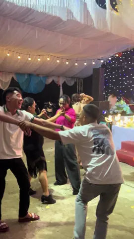 1 Tk đi tù , thằng kia bên cam k thấy ngày về . Khi nào chúng ta mới gặp lại nhau 😊