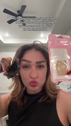 Nothing like a fresh tape in  #tapeinextensions #tapeins #replacingtapeins #tapeinstallation #tapeinhairextensions 