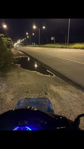 อาจจะจริงที่ฉันเองยังไม่เข้าใจ…#110i_zoneสุรินทร์ #ตรอ_ตรงรุ่น #วิวกลางคืน #เธรดเศร้า 