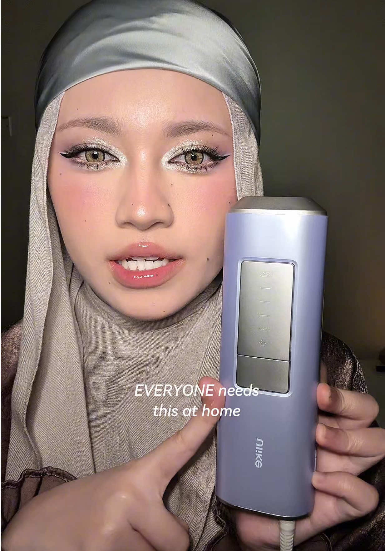 when i said EVERYONE needs this at home, i meant that🙏🏻 ✨ 9.9 Promotion ✨ Ulike Air 2 Max – 899RM (np 1199RM) Includes 4 free gifts worth 596RM: Aloe Gel, Razor, Goggles, Sunscreen Spray, Body Lotion or Skintific Face Cream. beli now! @ulike.malaysia  #UlikeAir2Max #UlikeHairRemoval #UlikeBeautyTech #IPL #HairRemoval