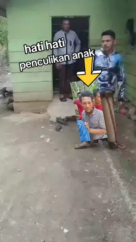#tiktokviral #penculikan anak#fypシ hati hati sama penculikan anak sekarang berkeliaran di kawasan rumoeh Rayeuk kecamatan langkahan..ada beberapa penculik yg satu sudah diserahkan ke Kapolsek yg lain masih dalam pencarian 🙏#tiktokindo 