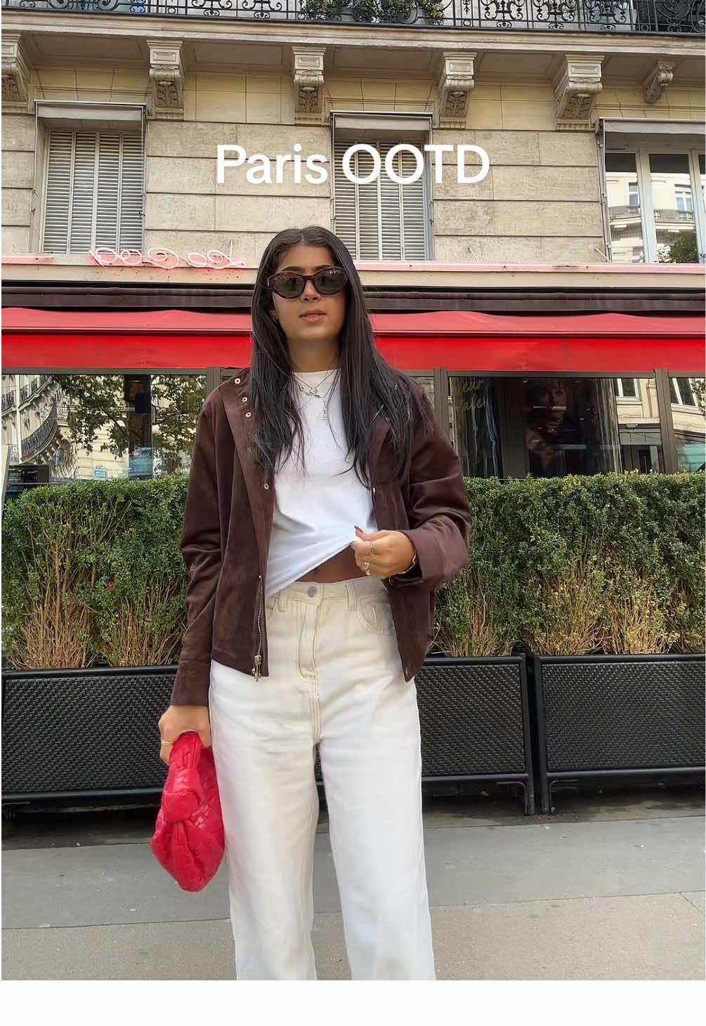 Ppl breaking their necks to stare at me @madewell @ZARA #paris #falloutfit #parisianstyle #ootdinspo #fitcheck #brownsuedejacket #allwhiteoutfit 