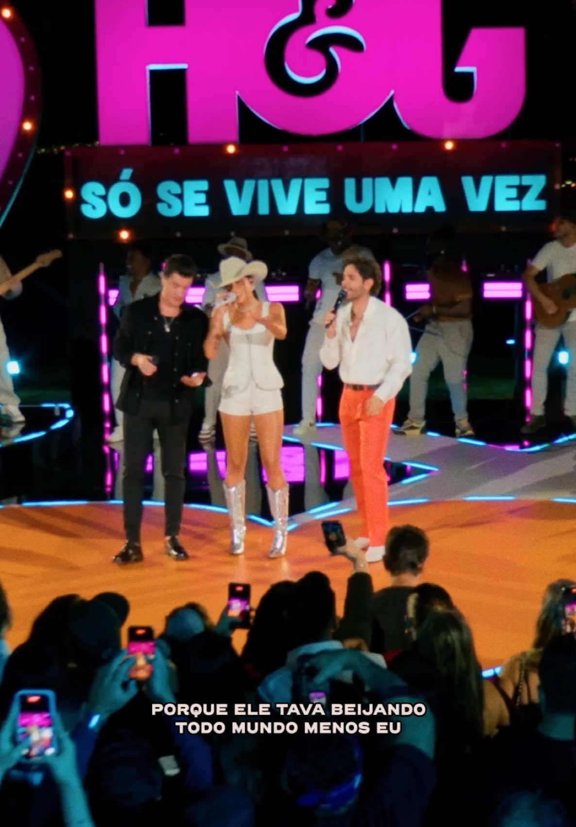 Não vai deixar o nome da música fazer jus, né? Corre pro YouTube que o nosso clipe com a Boiadeira tá no mundo! Assista agora ‘Todo Mundo Menos Eu’! 🤠❤️❌ @Boiadeira 