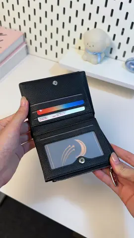 Ví Seeme, ai thích kiểu đơn giản, gọn gàng thì xem thử ví này đi. Có màu trắng với màu xanh nữa, xinh lắm #vimini #vitiennu #vinucamtay #bopnu 