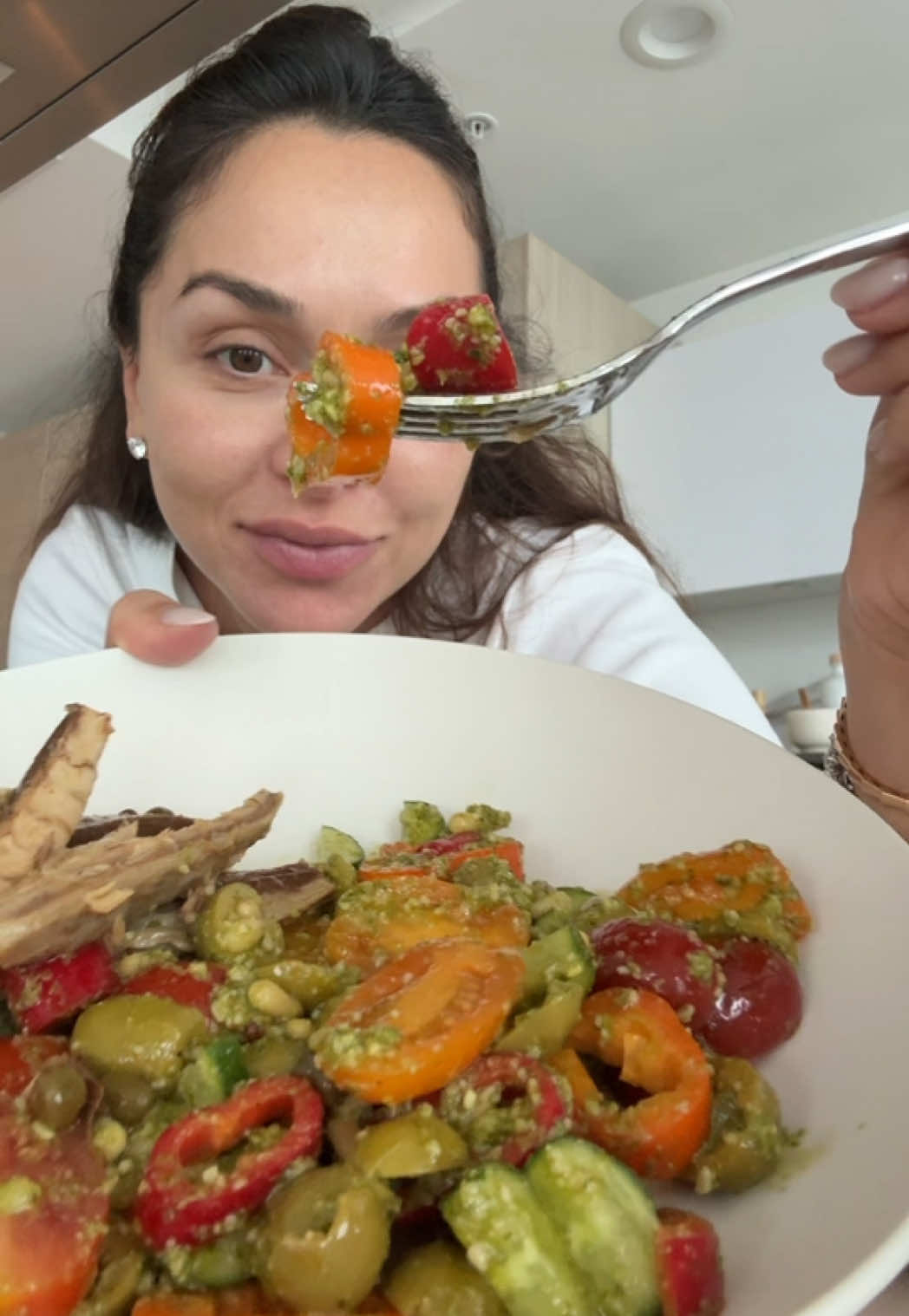 An easy, healthy, and very filling salad I’ve been making for lunch. Feel free to substitute for any vegetables you might like! @Patagonia Provisions #salad #EasyRecipe #lunchideas #healthylunch 