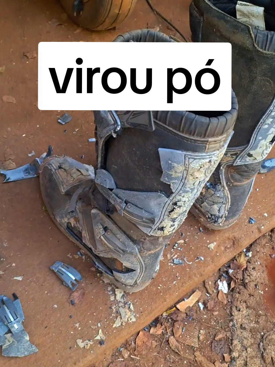 bota motocross usada 6x virou pó #motocross #fail #equipamento #offroad #curiosidade