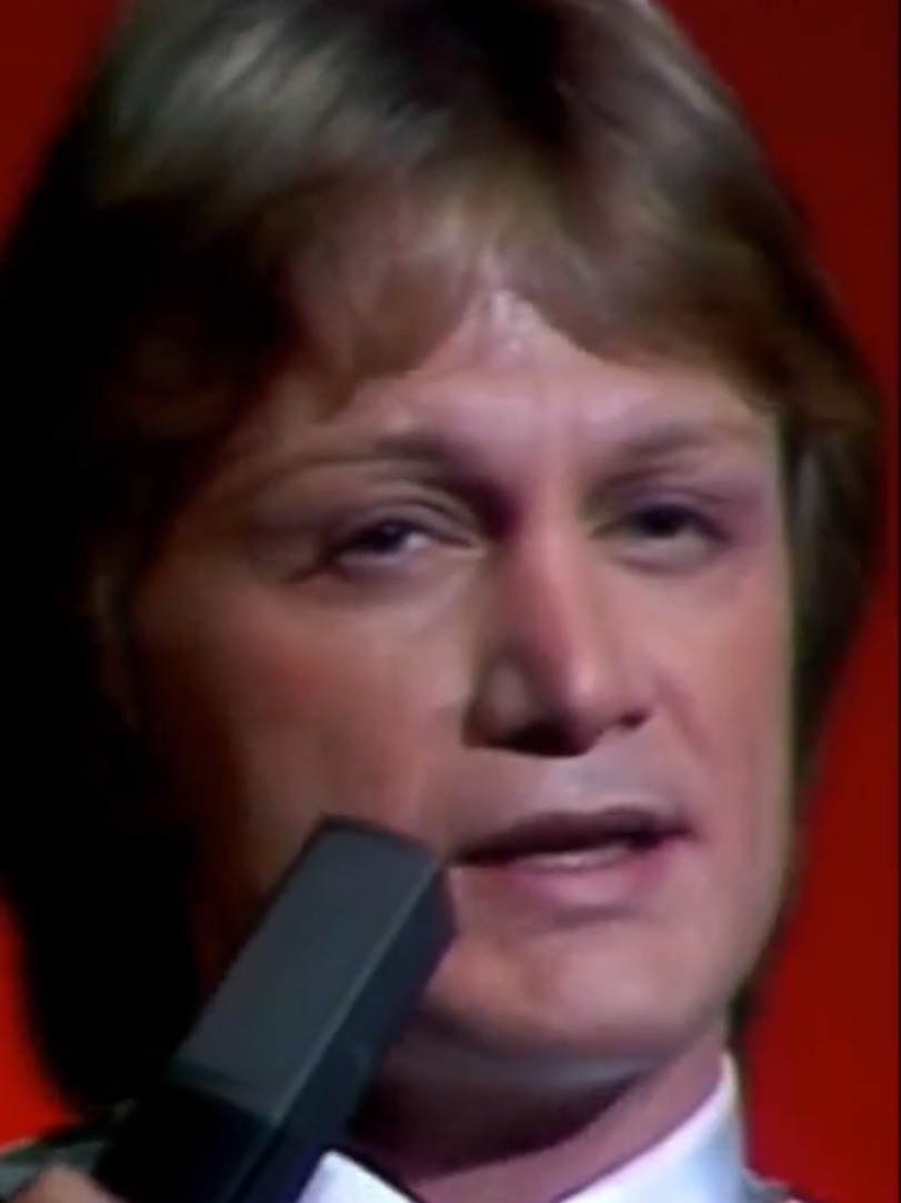 Claude François Le mal-aimé #ClaudeFrancois, #Cloclo, #LeMalAime, #ChansonFrançaise, #VarieteFrancaise, #Années70, #MusiqueRetro, #Souvenirs, #FrenchMusic, #Icône, #PourToi, #FYP, #PourToi❤️, #Viral, #TiktokFrance