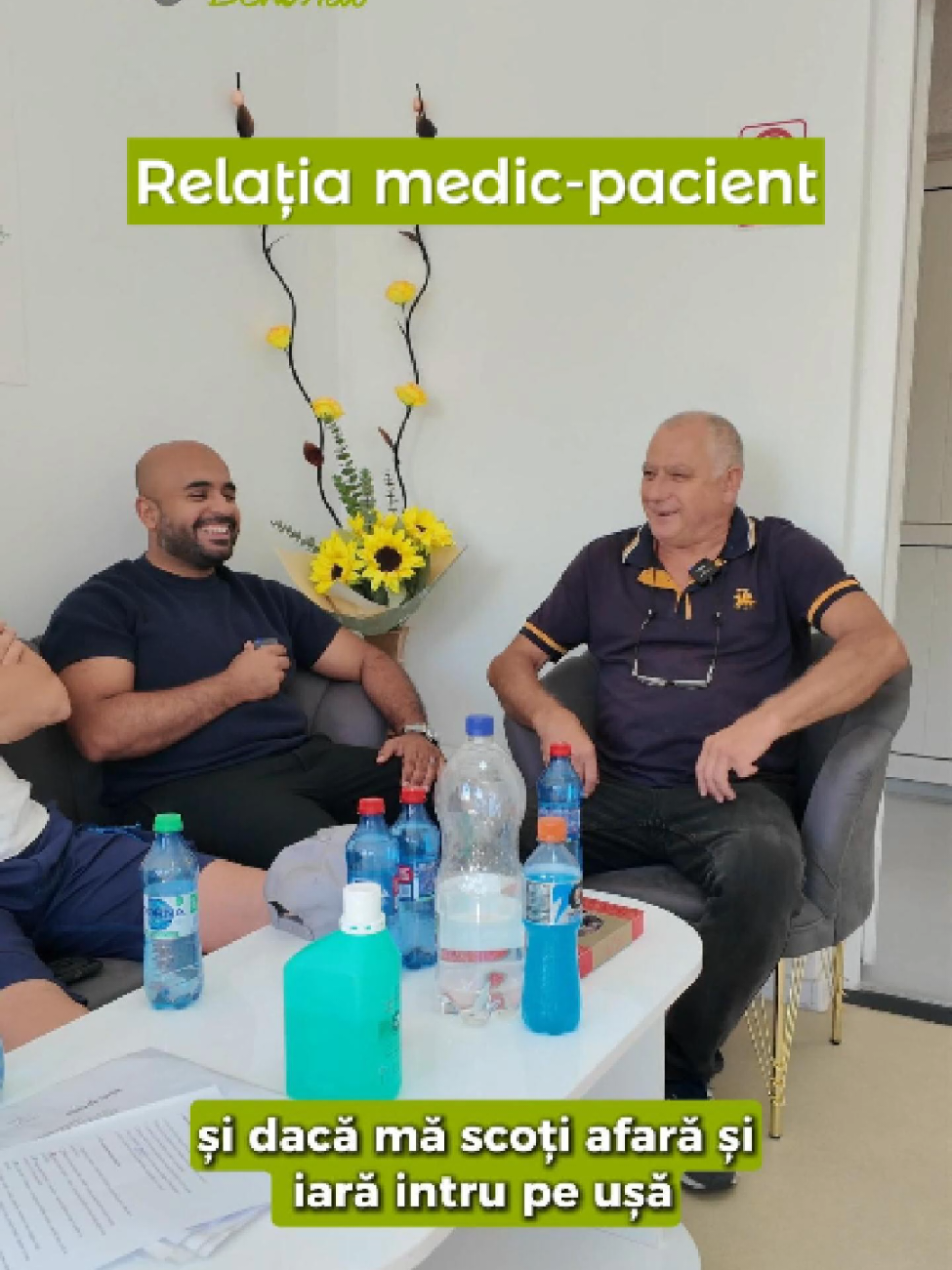 💬 „La DentHub nu e doar tratament, e ca și cum ai veni între prieteni” Unul dintre pacienții noștri ne-a spus ceva care ne-a emoționat profund: „E ca și cum v-aș cunoaște de o viață… parcă am jucat fotbal împreună pe maidan.” ⚽🙂 Dincolo de tratamentele stomatologice, ceea ce contează cel mai mult este comunicarea și încrederea. Pentru el, primul pas nu a fost implantologia în sine, ci faptul că a simțit că are lângă el o echipă deschisă, caldă și atentă. 🙌 👉 „Comunicarea a fost primul test și a contat enorm. Am simțit că merită să fiu aici, alături de voi.” La DentHub, ne dorim ca fiecare pacient să trăiască exact această experiență: să simtă că e ascultat, respectat și tratat cu căldură. 💙 📍 DentHub – Strada Revoluției, nr. 168, Oțelu Roșu 📞 WhatsApp & Telefon: +40 773 840 455 🌐 Detalii: dent-hub.eu #DentHub #TestimonialPacient #ImplanturiDentare #FărăDurere #Încredere 