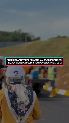 PEMERIKSAAN TAHAP PEMATUHAN BAGI CADANGAN PROJEK MEMBINA LOJI SISTEM PENGOLAHAN EFLUEN YANG MENGANDUNGI RUANGAN PEMPROSESAN EFLUEN SATU TINGKAT DIATAS SEBAHAGIAN LOT 3850, MUKIM PORT DICKSON, NEGERI SEMBILAN DARUL KHUSUS. Majlis Perbandaran Port Dickson melalui Jabatan Kejuruteraan telah menjalankan salah satu pemeriksaan tahap pematuhan iaitu  penurapan jalan melalui kaedah Ujian Ketebalan Premix (Coring Test) pada 29 Ogos 2025 bertempat di Lot 3850 (PN 651), Mukim Port Dickson, Negeri Sembilan.   Pemeriksaan tahap pematuhan penurapan jalan ini merupakan salah satu skop pemeriksaan yang perlu dilaksanakan bagi menilai cadangan pembangunan yang berkaitan. #MajlisPerbandaranPortDickson #teguhbersamaMPPD #PDmenarikdanbersih #pesonaPD #aduansispaamppd