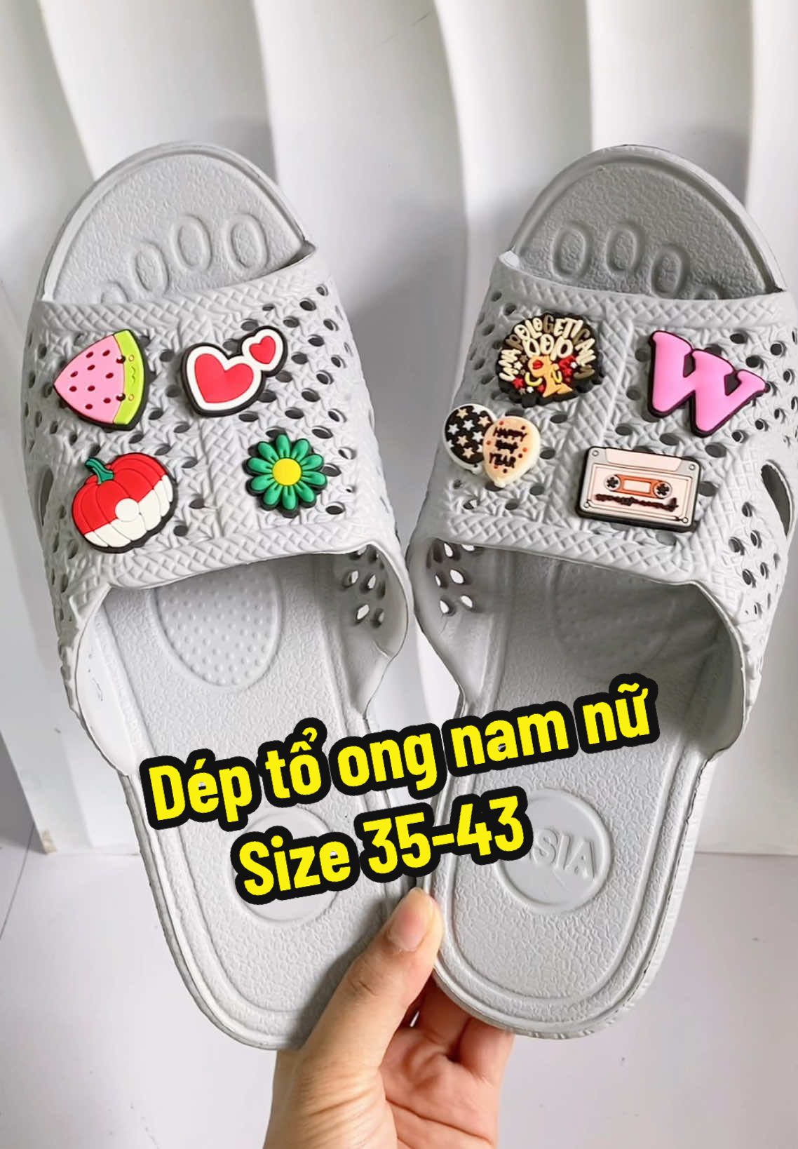 Hồi bé đi dép tổ ong thì xấu hổ,lớn lên rồi lại thích đi tổ ong nhứtt🥰 #deptoongsticker #deptoongasia #depnamnu #xh 