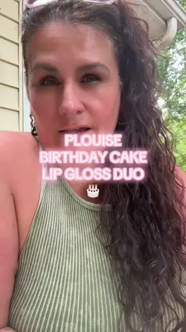 The absolute best gift idea for your bestie💗 @💞𝐩𝐥𝐨𝐮𝐢𝐬𝐞💞 @PLOUISE #lipcare #lipoil #birthdaycake #plouise #bigenergy 