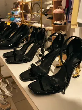 Ysl Heels ဒဇိုင်းလေးတွေ လက်ဆောင်ယူနော်🙈👠 Price 59900 ks Size 35 to 41 ထိရ🖤🖤 By 3 Get 1 ရ 🎁👠🖤