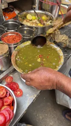 Un mélange unique, simple et savoureux Chole Kulche 🤤#indianfood #streetfood #indianstreetfood 