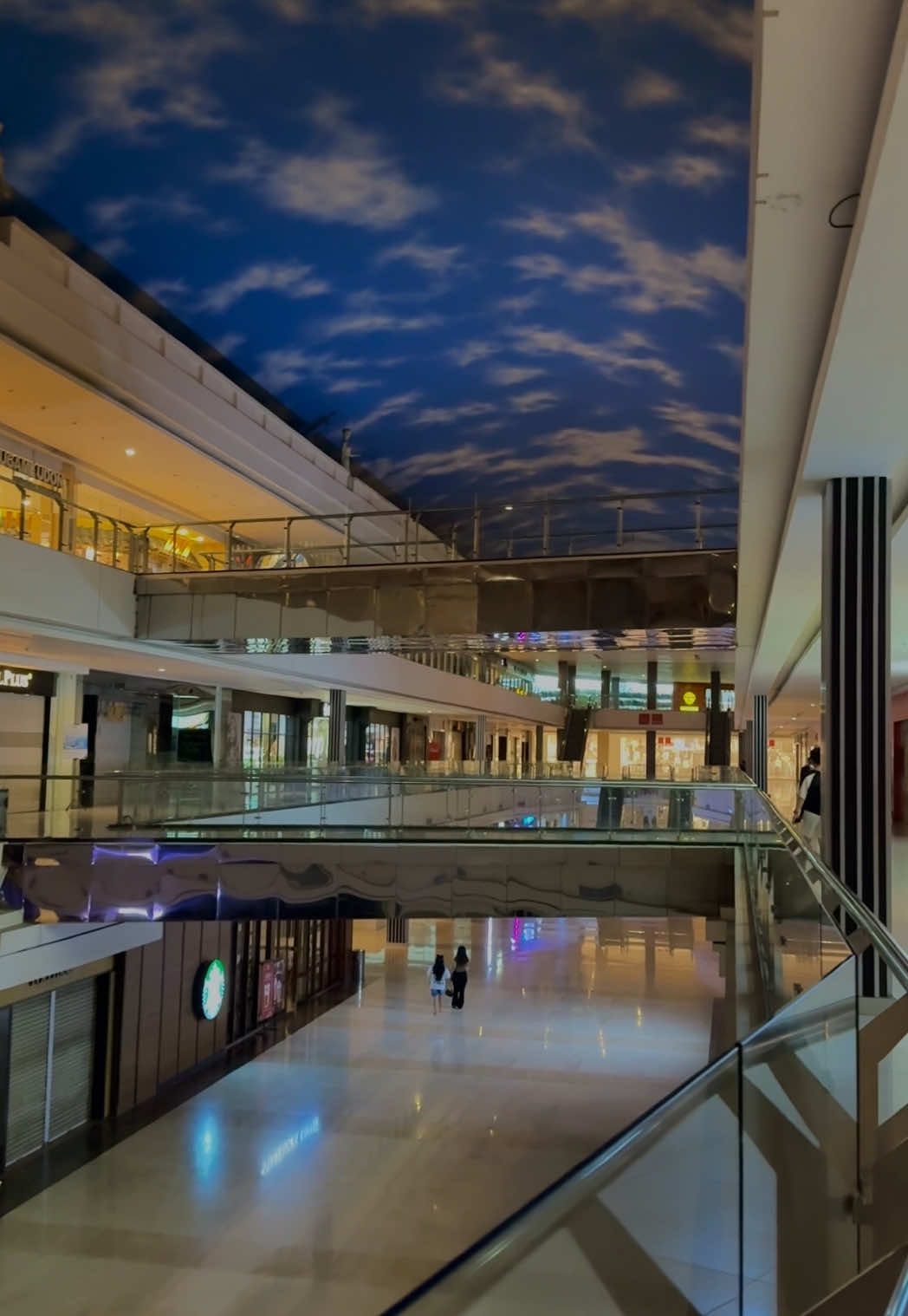 ada yg punya kenangan di mantos? #manado #manadopunya #sulutviral #vibesnight #calmdown #mantosmanado #sepi #mallterpanjang #xybca #4u #viralvideo #vibestenang #horor #promoseruweekend #fyp 