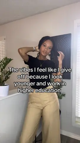 The way the approach changes when people realize you’re not a student is crazy 👀 #highereducation #collegestud #postgrad 