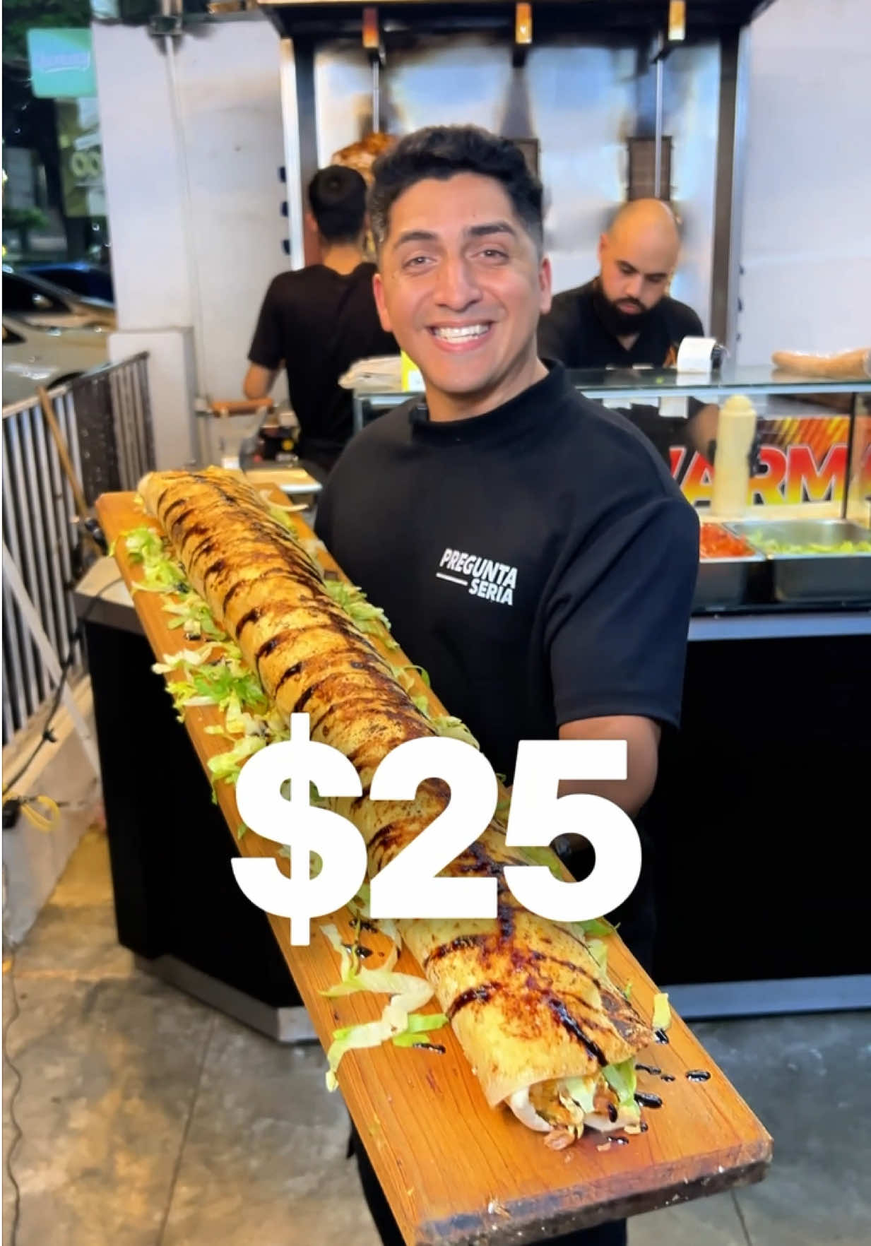 ¡¡ SHAWARMAS GIGANTE POR $25 EN VALENCIA 🥵🌯!!  El Restaurante @shawarmaasaad.tucacas tiene este súper shawarma para varias personas y lo mejor es que puedes cancelar con cashea 😏!!  ¿Te comerías este shawarma tu solo? #preguntaseria #venezuela🇻🇪 #kelvynpadilla #valencia 